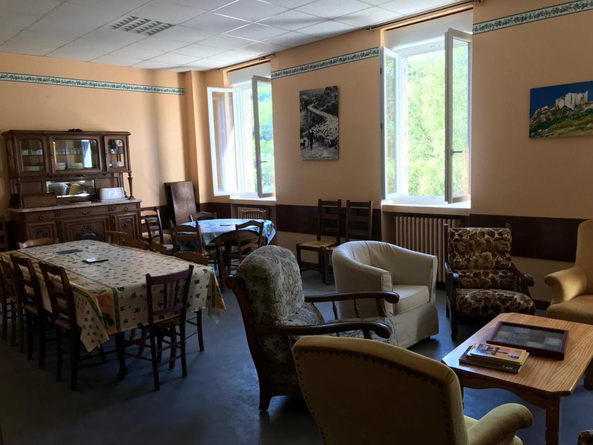 Prime Combe Hostel Fontanes  Buitenkant foto