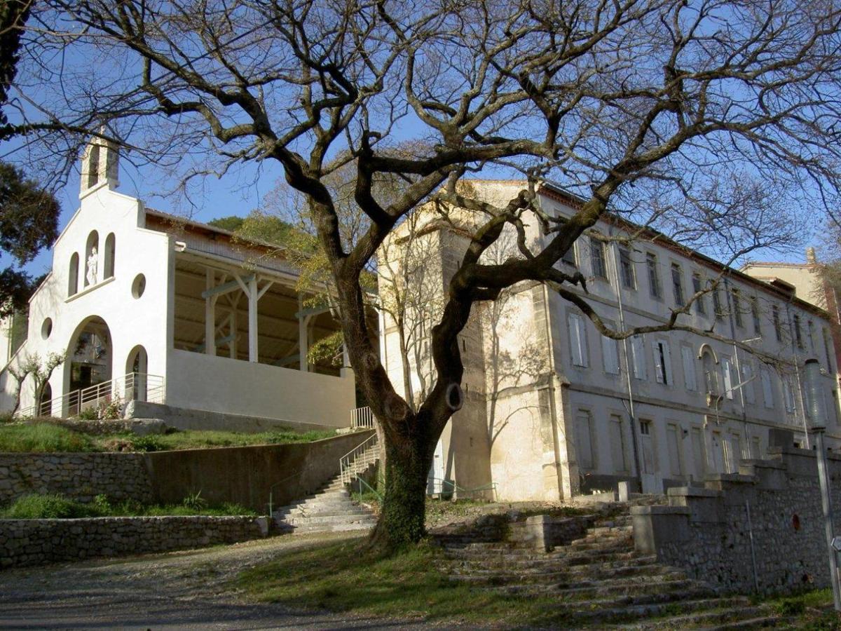 Prime Combe Hostel Fontanes  Buitenkant foto