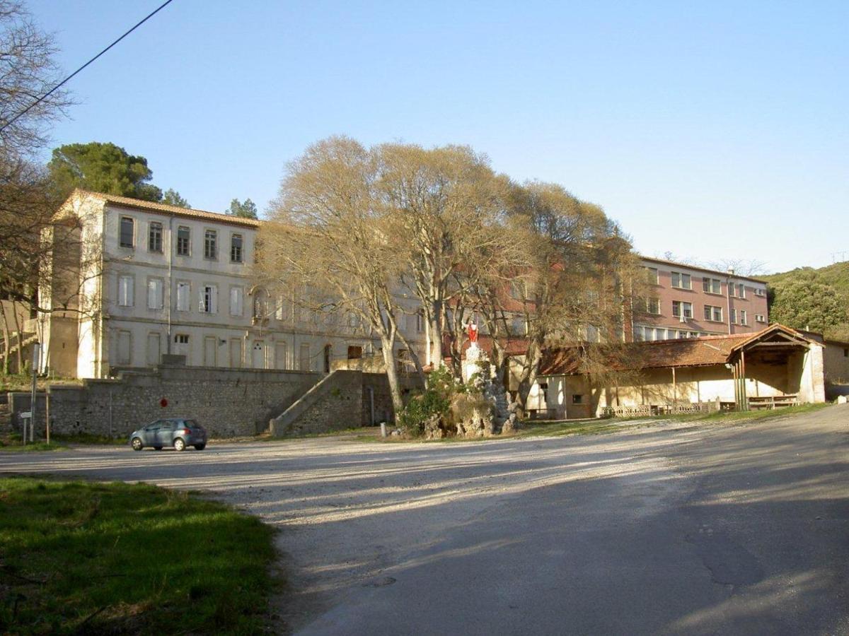 Prime Combe Hostel Fontanes  Buitenkant foto